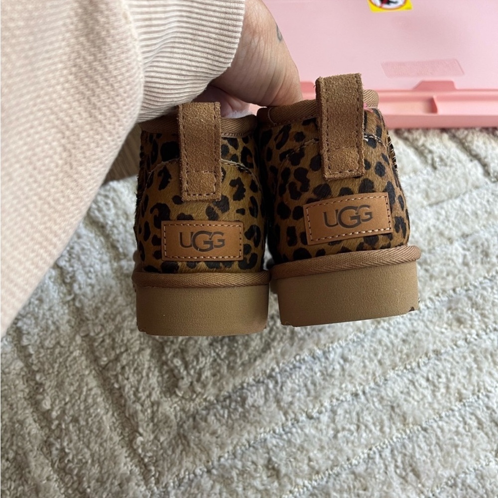 NWT UGG Classic Ultra Mini ankle boots in leopard print size 6 - Picture 6 of 8